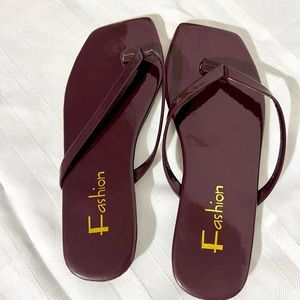 New  women's style square toe flip flops in summer wear sandals ☀️😎 size 36 6US